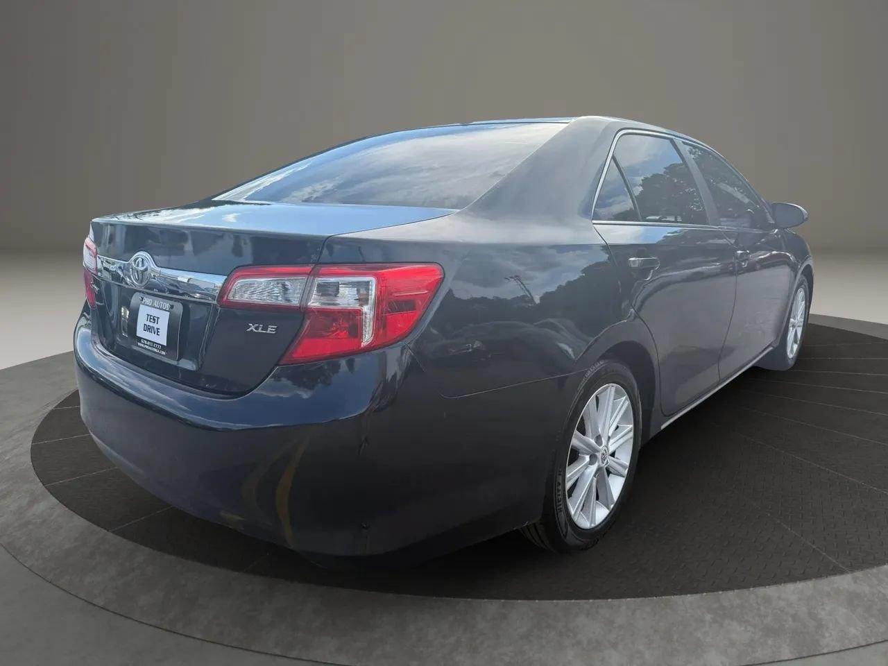 Used 2012 Toyota Camry XLE FWD image 3