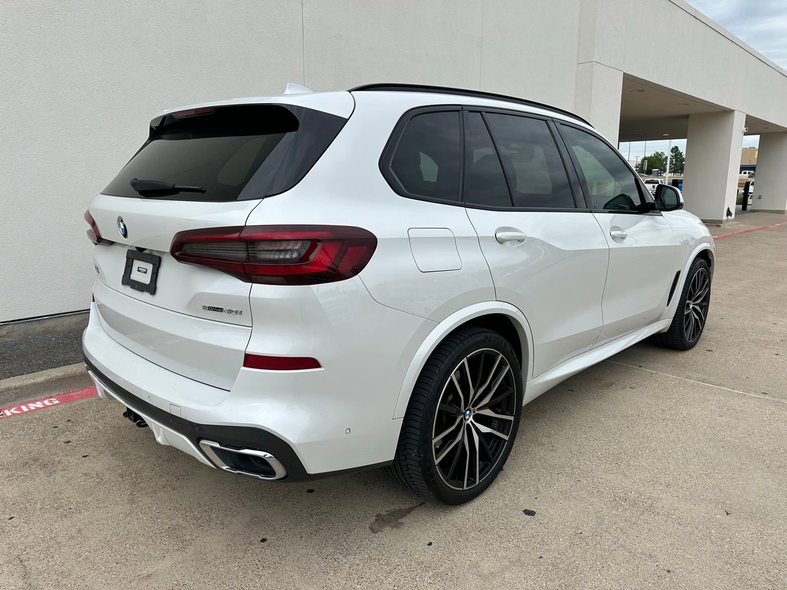 Used 2022 BMW X5 sDrive40i w/ M Sport Package RWD image 5
