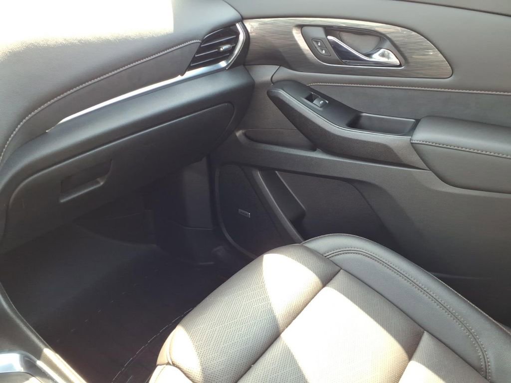 Used 2023 Chevrolet Traverse High Country AWD/4WD image 23