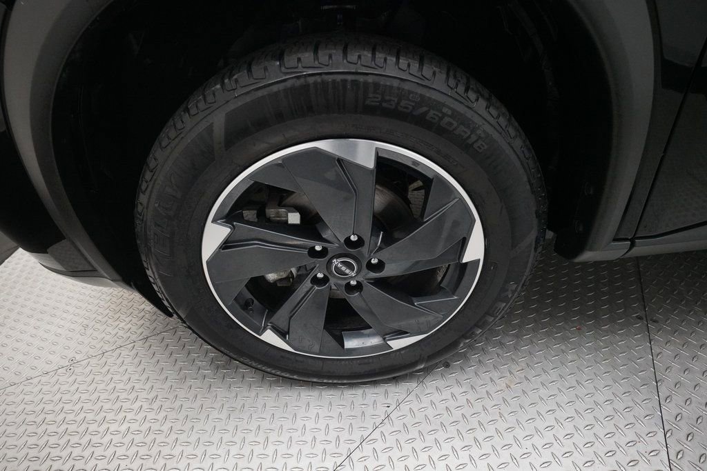 Used 2024 Nissan Rogue SV image 27