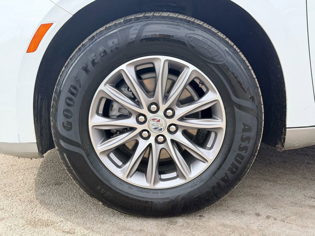 Used 2023 Buick Enclave Essence image 31