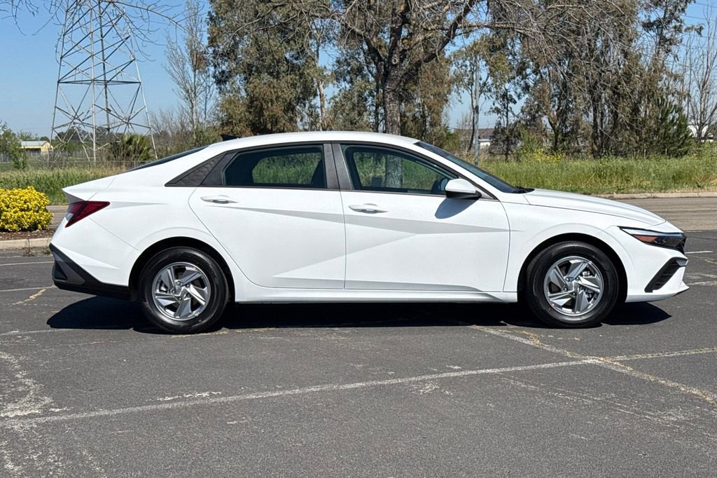 New 2026 Hyundai Elantra SE image 3
