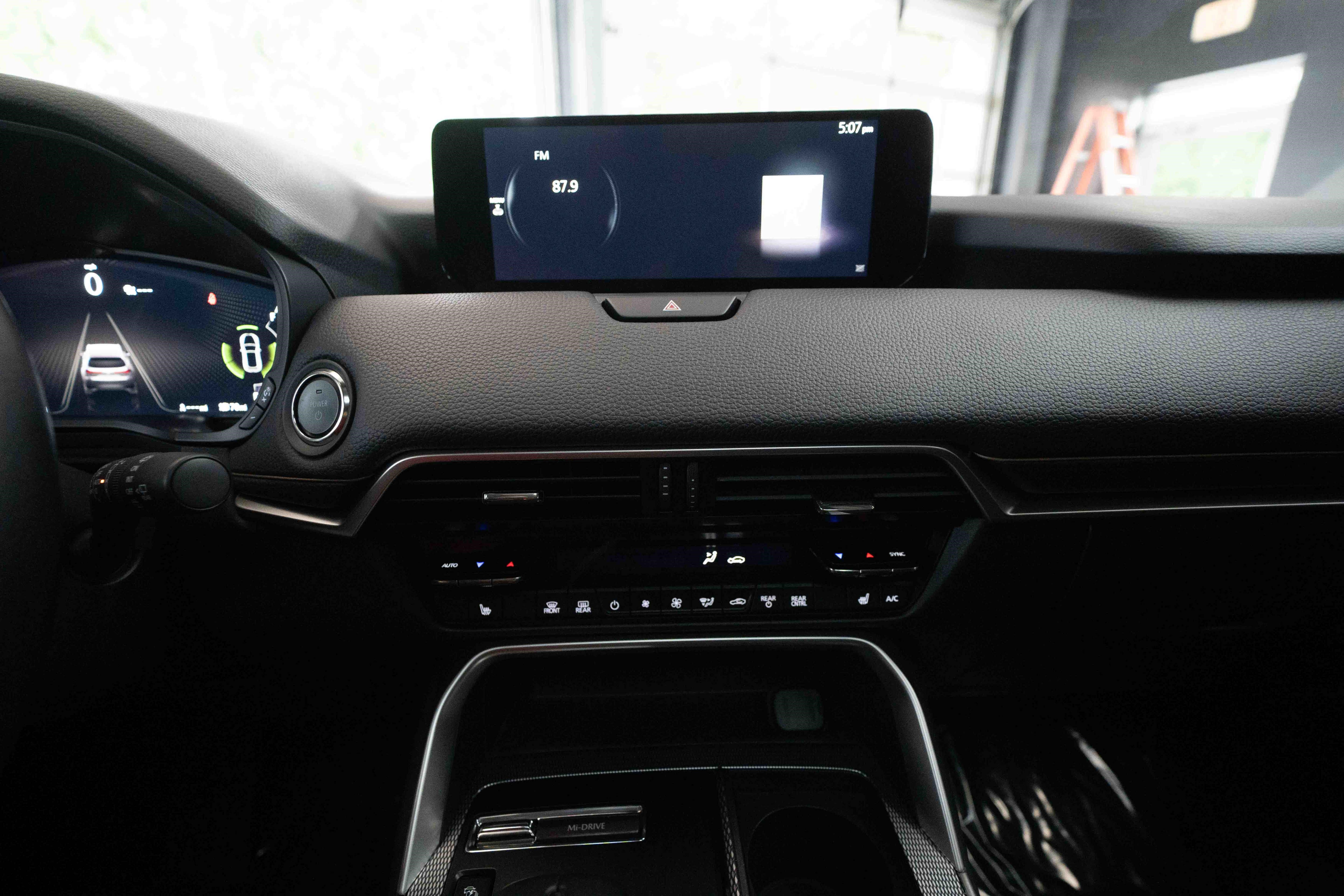Used 2024 MAZDA CX-90 Plug-In Hybrid w/ Preferred AWD/4WD image 17