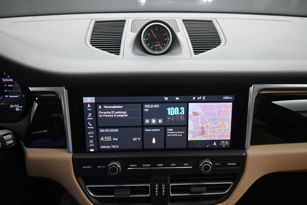 Certified 2021 Porsche Macan AWD/4WD image 15
