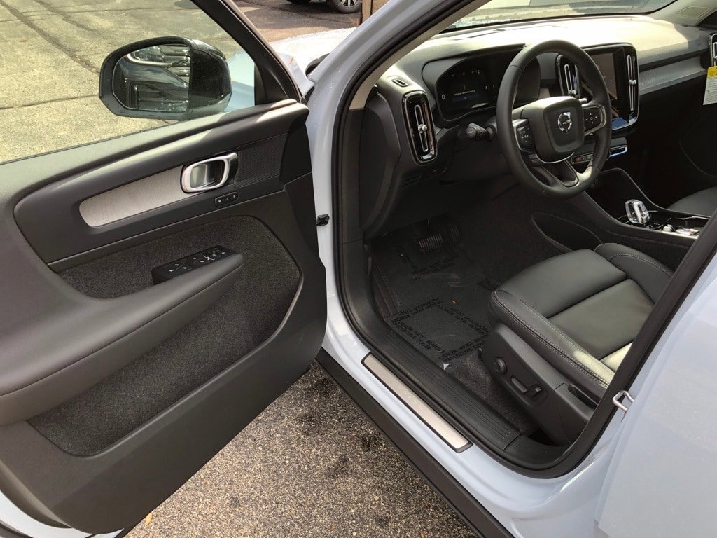 New 2026 Volvo XC40 B5 Plus w/ Protection Package Premier AWD/4WD image 11