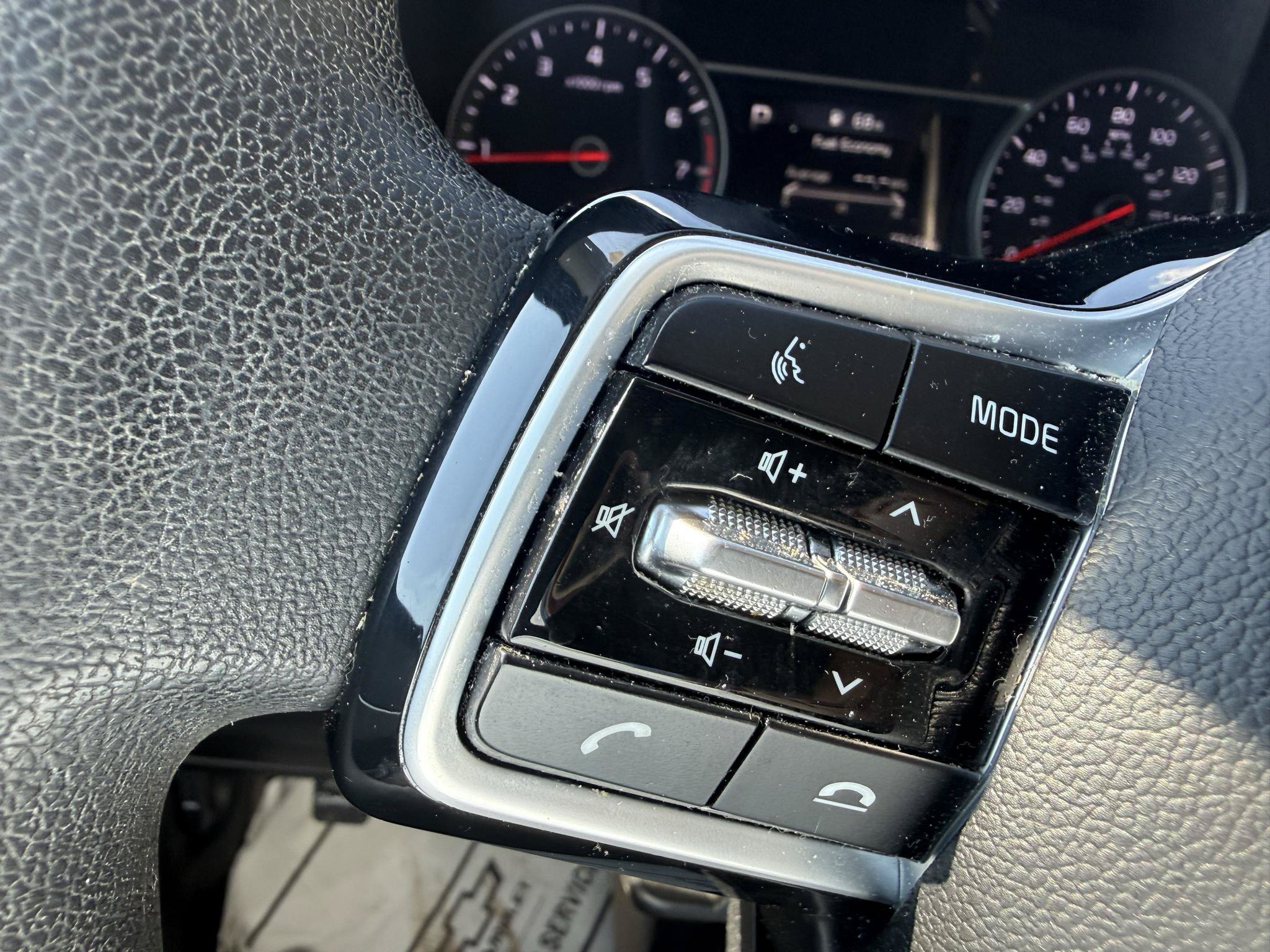 Used 2023 Kia Sorento LX FWD image 18