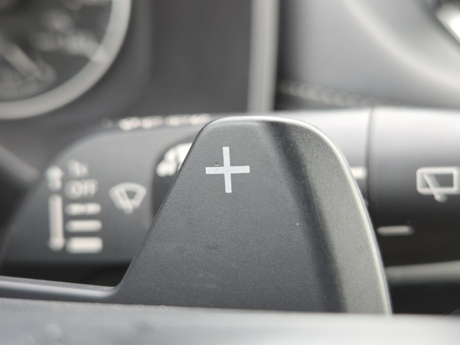 Used 2024 Nissan Rogue SV image 8