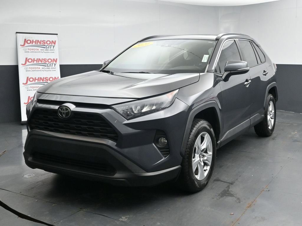 Used 2020 Toyota RAV4 XLE w/ Convenience Package FWD image 4