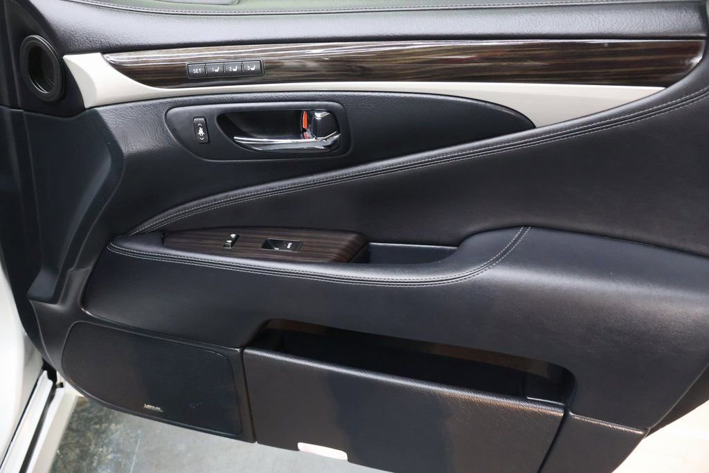Used 2016 Lexus LS 460 w/ Comfort Package RWD image 12