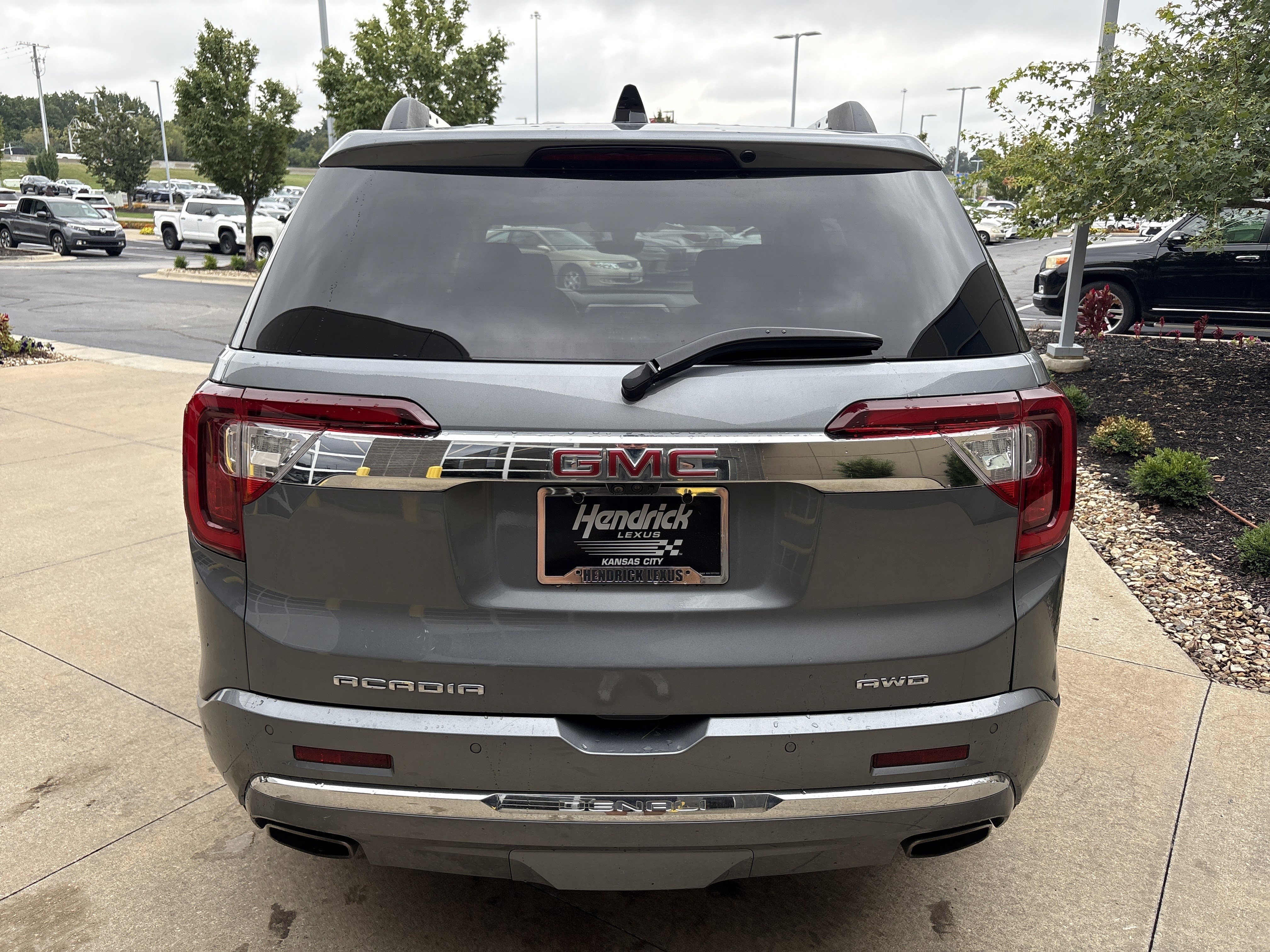 Used 2021 GMC Acadia Denali w/ Denali Technology Package image 9