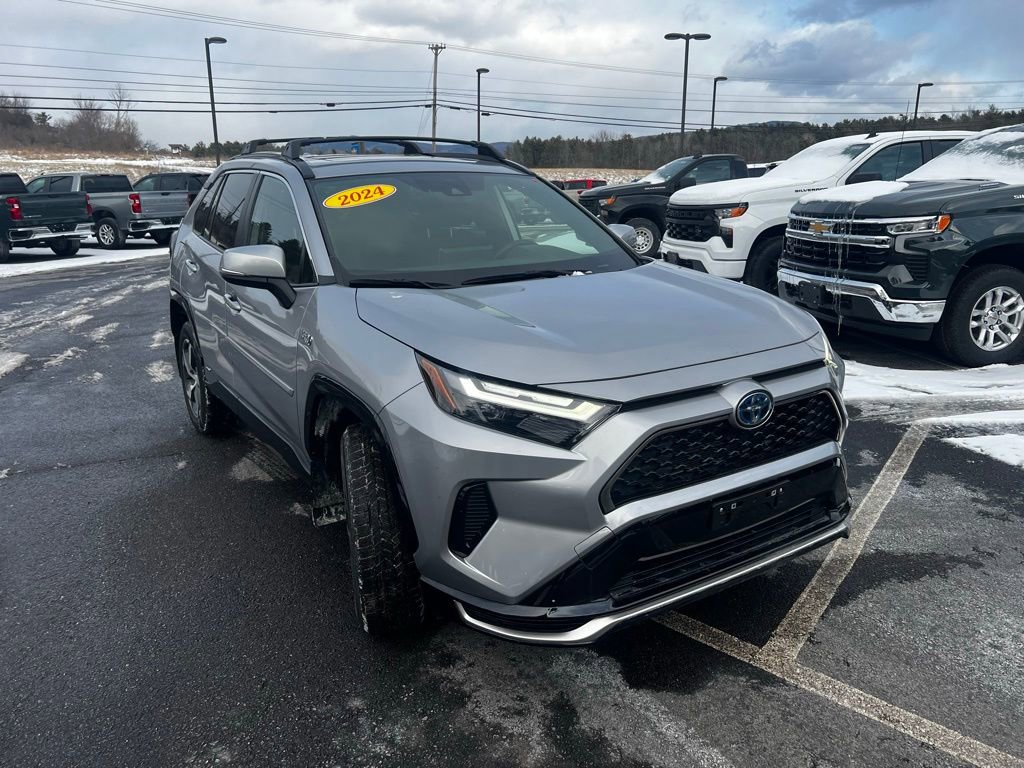Used 2024 Toyota RAV4 SE image 7