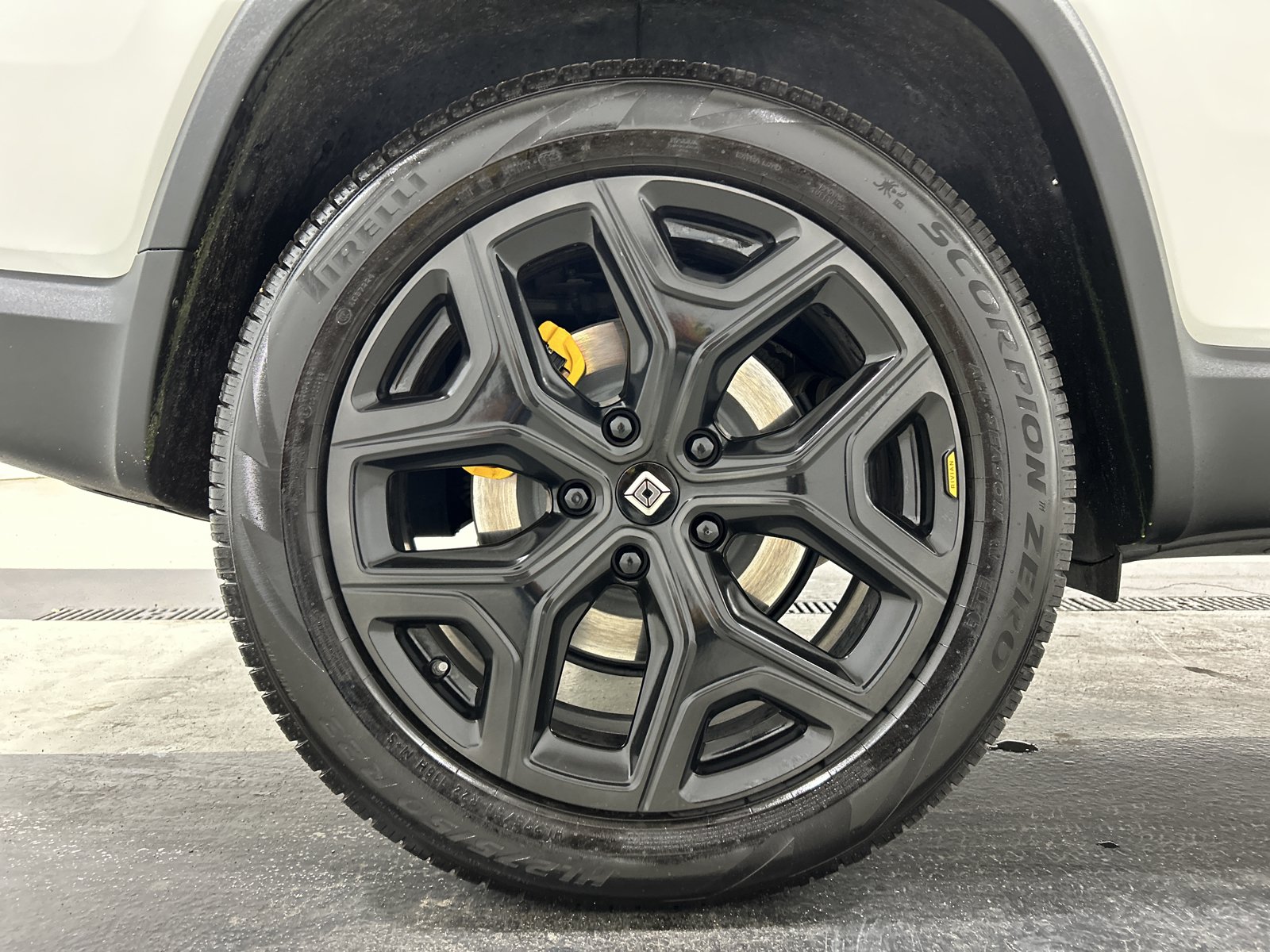 Used 2024 Rivian R1S Adventure AWD/4WD image 12