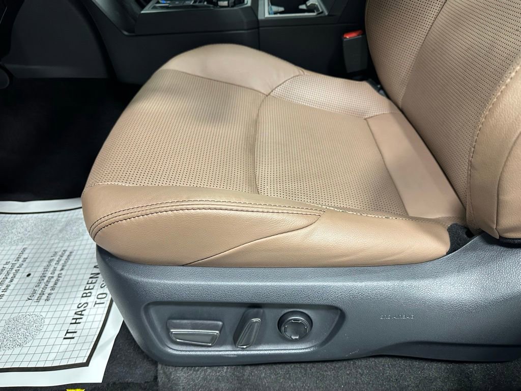 Used 2025 Toyota 4Runner Limited image 12