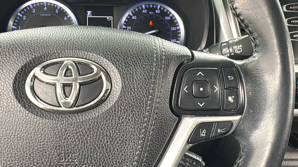 Used 2018 Toyota Highlander XLE image 25
