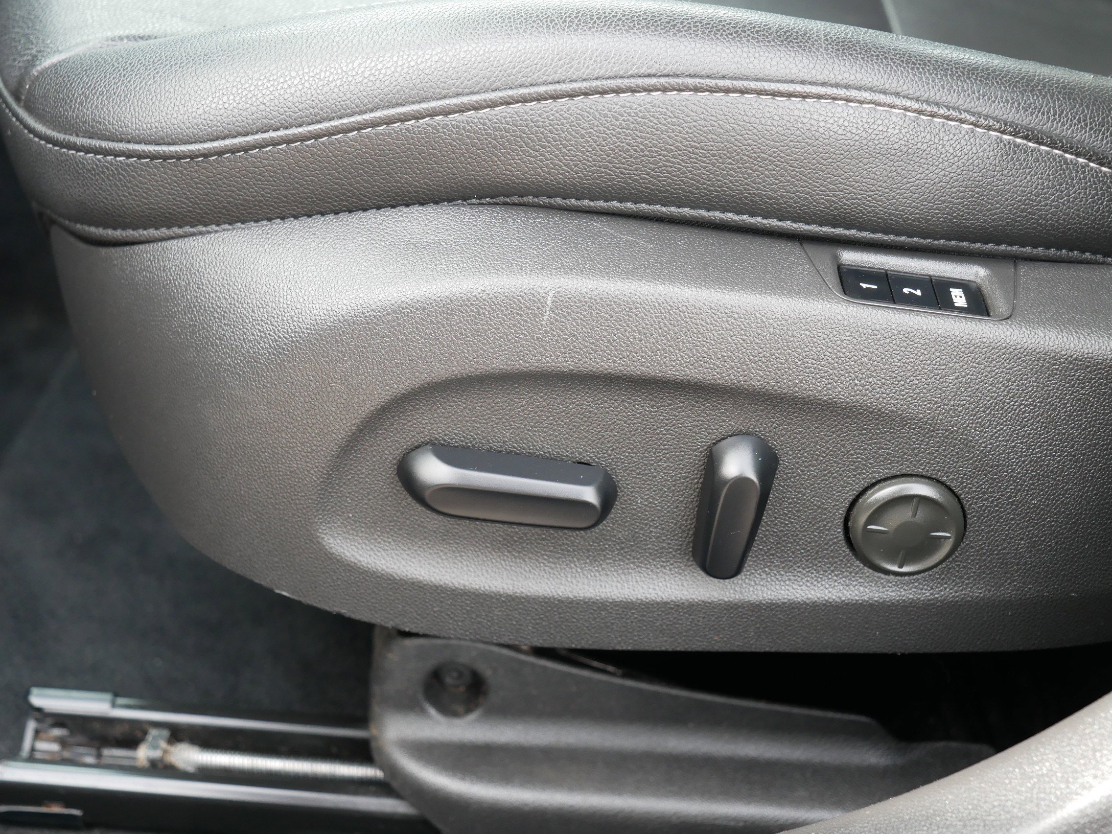 Used 2018 Buick Regal Essence w/ Driver Confidence Package #1 image 20