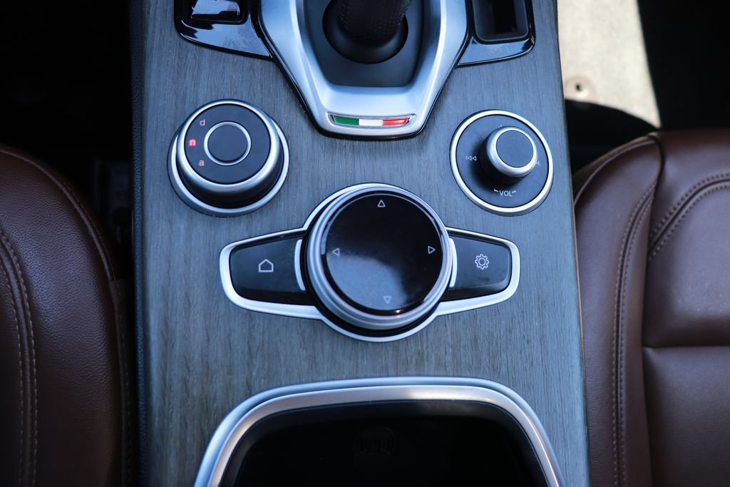 Used 2023 Alfa Romeo Stelvio Ti AWD/4WD image 18