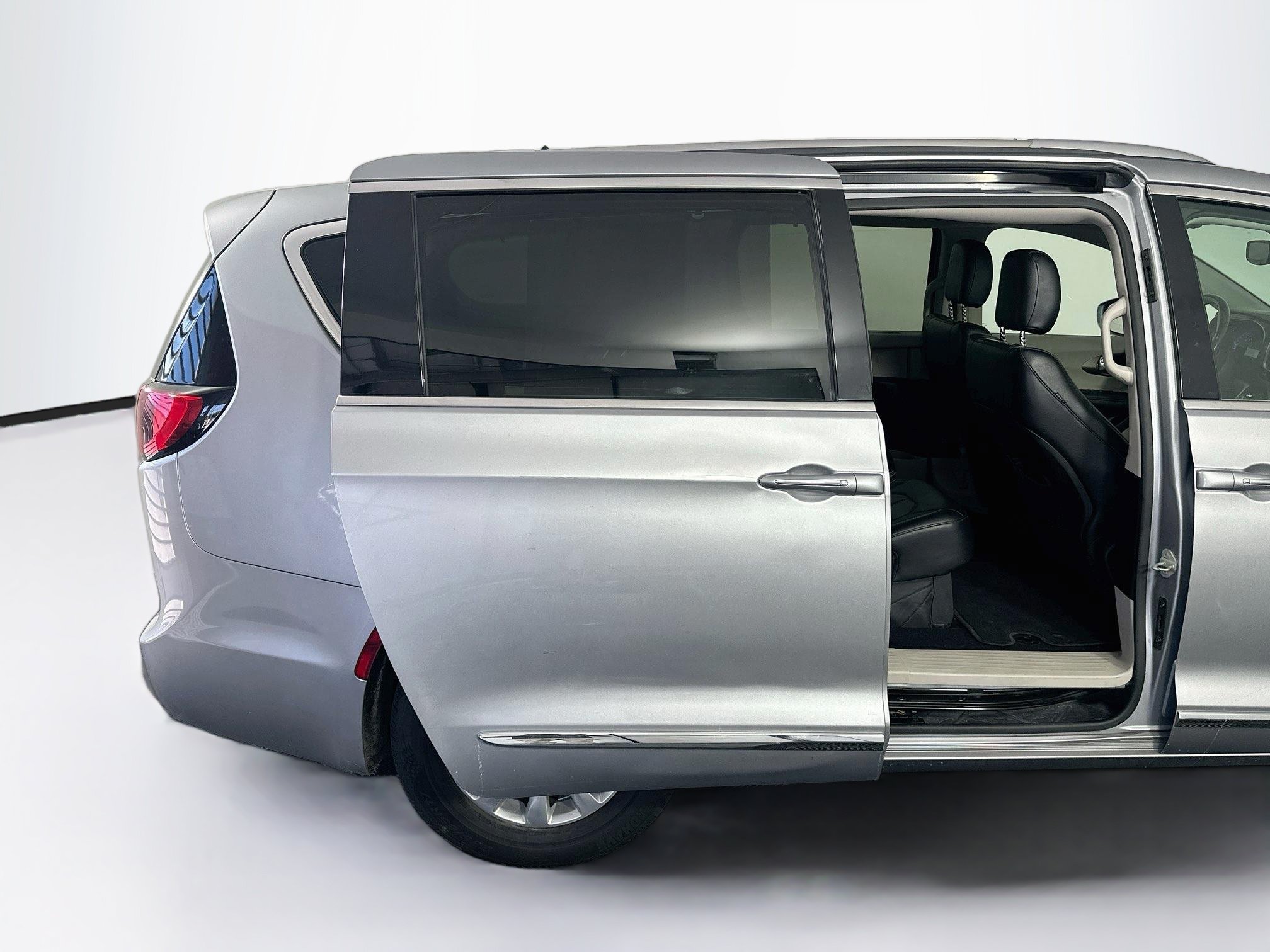 Used 2019 Chrysler Pacifica Touring-L FWD image 33