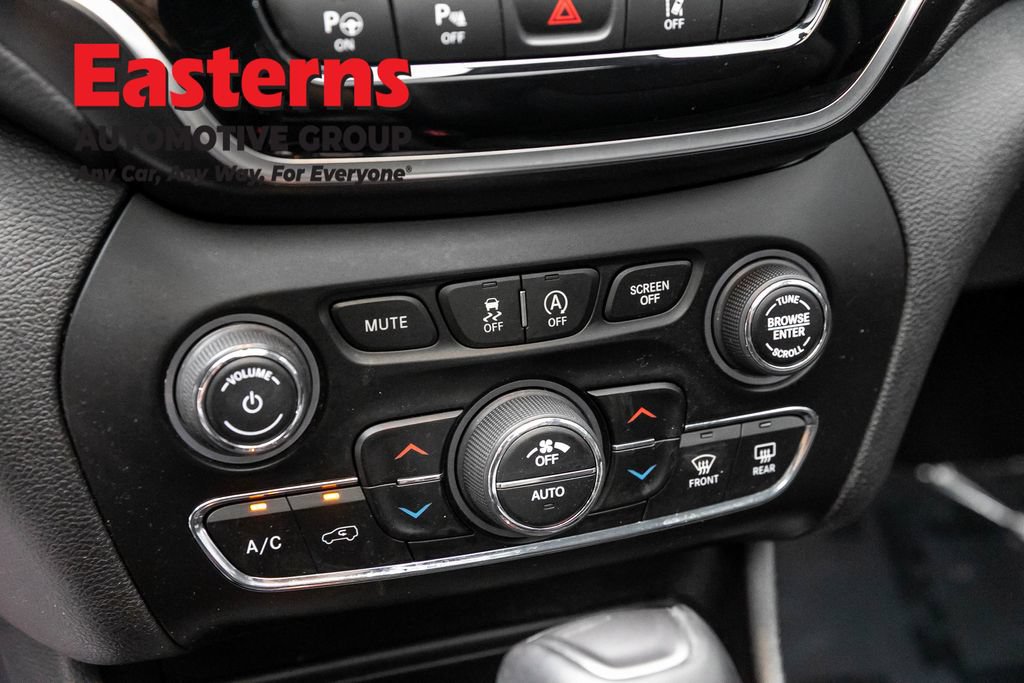 Used 2021 Jeep Cherokee Limited w/ Mopar Interior Package AWD/4WD image 21