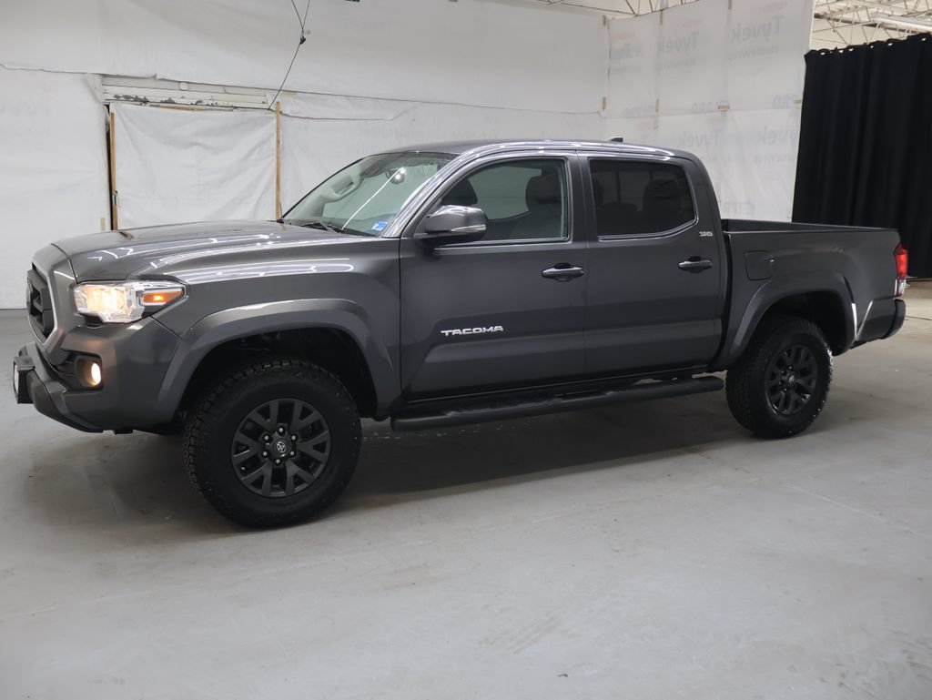 Used 2020 Toyota Tacoma SR5 AWD/4WD image 4
