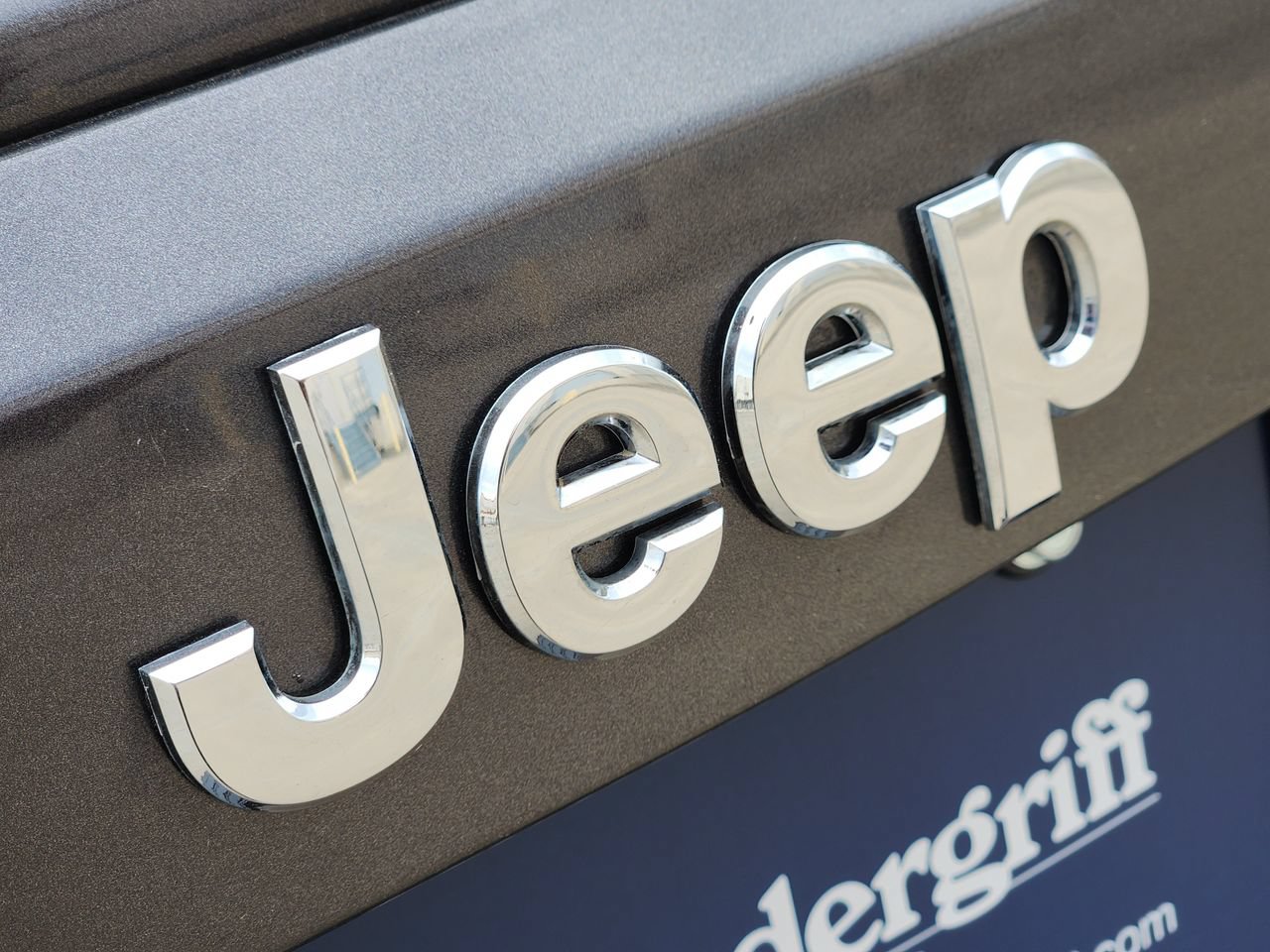 Used 2017 Jeep Patriot Latitude FWD image 9