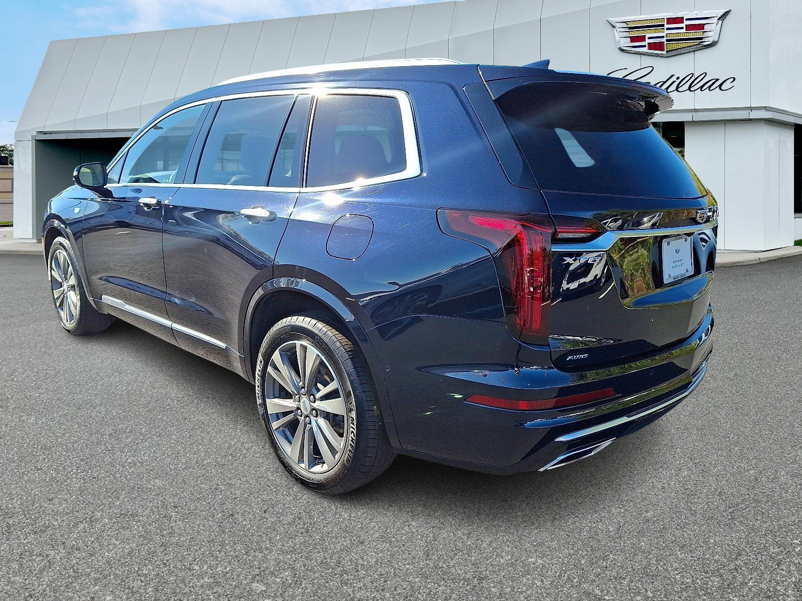 Used 2021 Cadillac XT6 Premium Luxury image 3