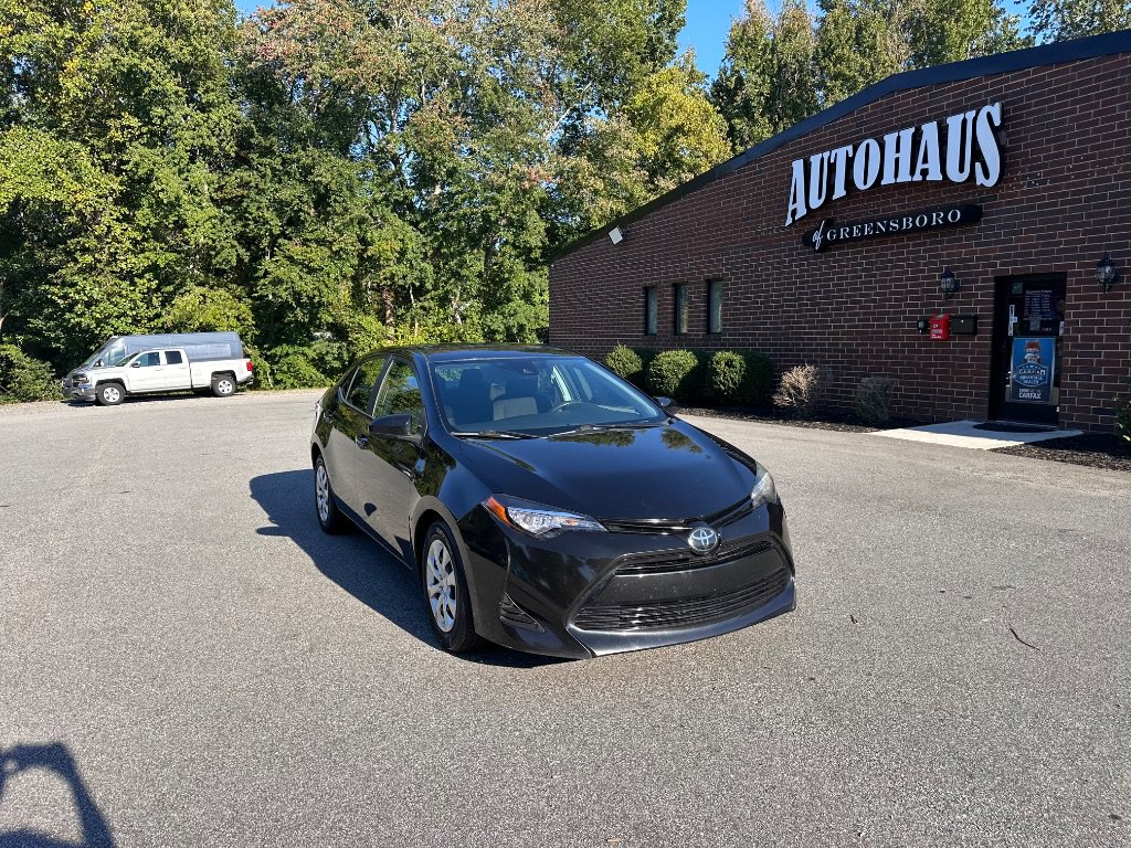 Used 2018 Toyota Corolla LE FWD image 1