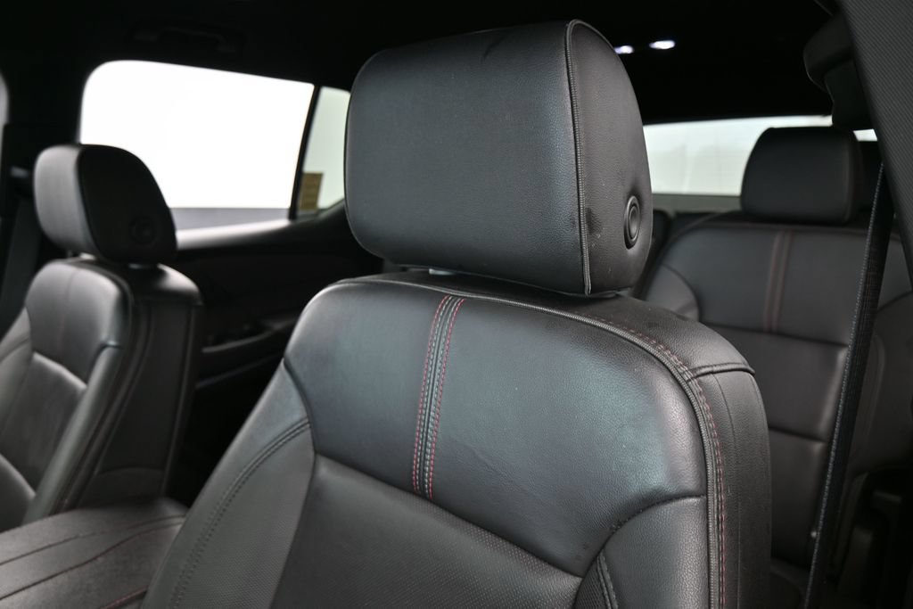 Used 2023 Chevrolet Traverse RS FWD image 18