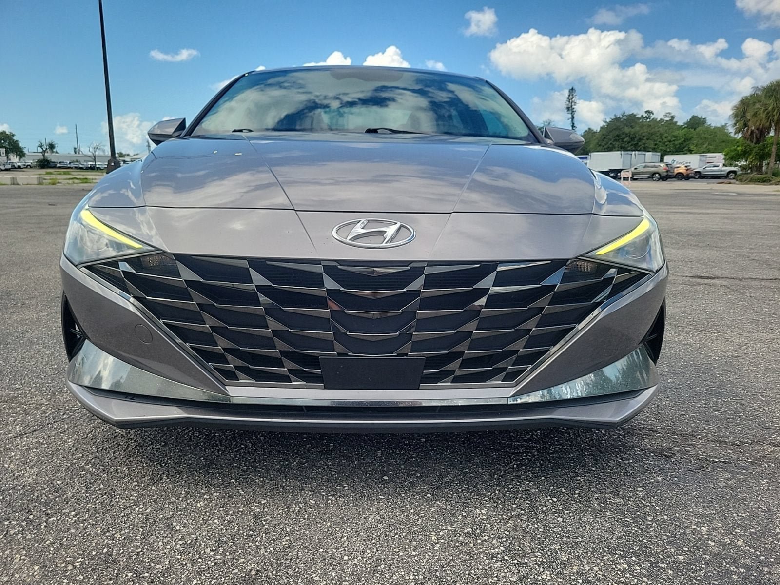 Used 2021 Hyundai Elantra SEL w/ Convenience + Premium Package FWD image 4