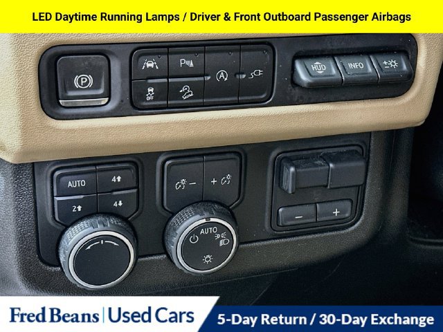 Used 2021 Chevrolet Tahoe Premier w/ Premium Package AWD/4WD image 16