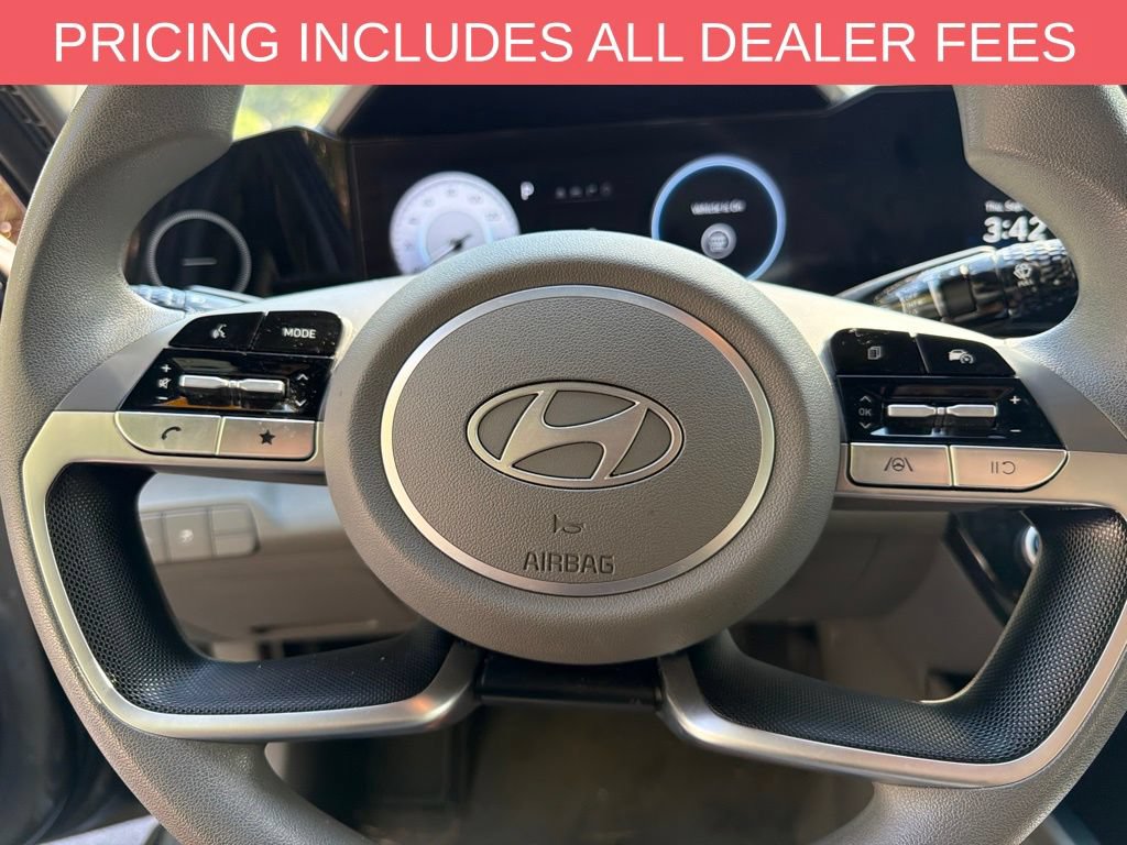Used 2024 Hyundai Elantra SEL FWD image 15
