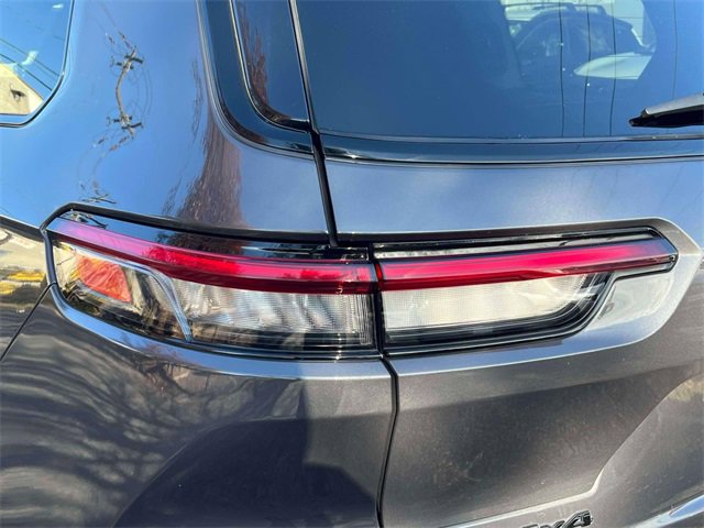 Used 2022 Jeep Grand Cherokee L Limited w/ Black Appearance Package image 9