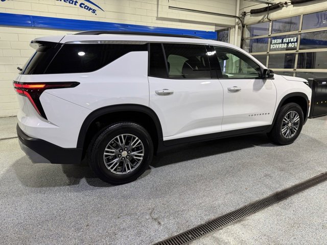 Used 2025 Chevrolet Traverse LT image 12
