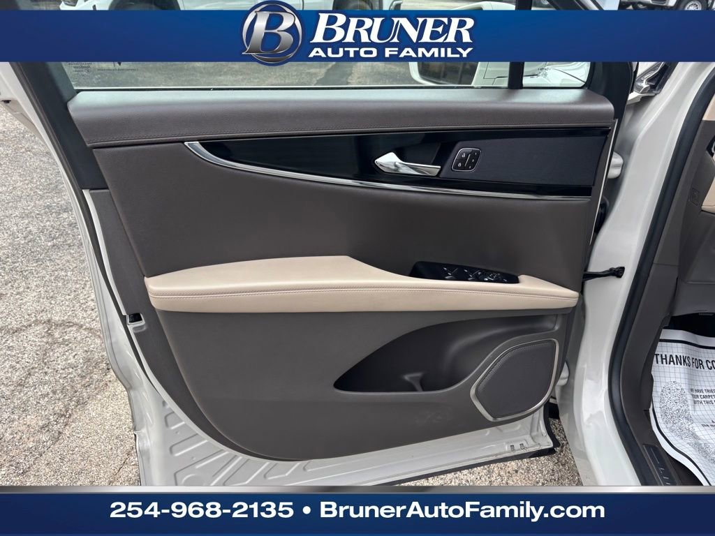 Used 2023 Lincoln Nautilus FWD w/ Premium Package image 11