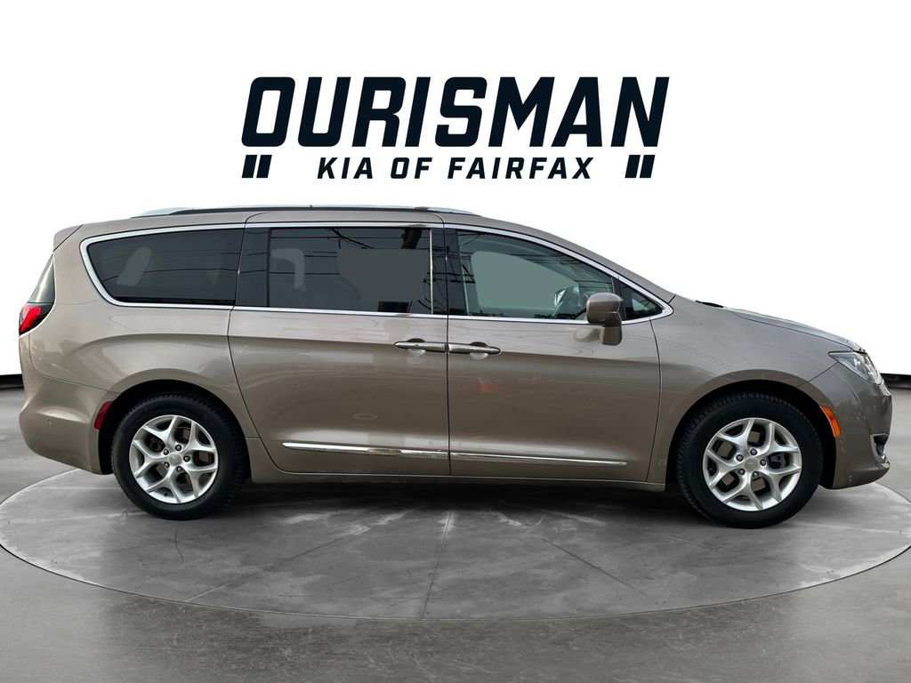 Used 2018 Chrysler Pacifica Touring-L Plus w/ Advanced Safetytec Group FWD image 7