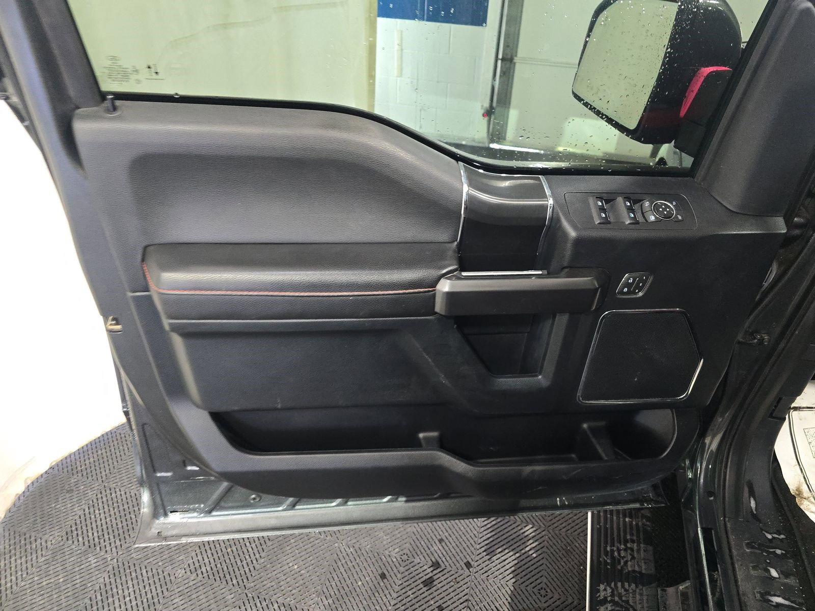 Used 2019 Ford F150 Lariat w/ Equipment Group 502A Luxury AWD/4WD image 9