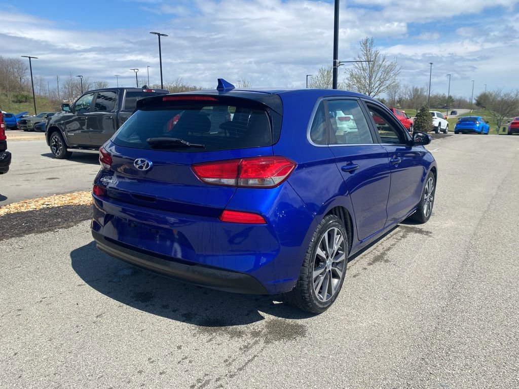 Used 2020 Hyundai Elantra GT image 2