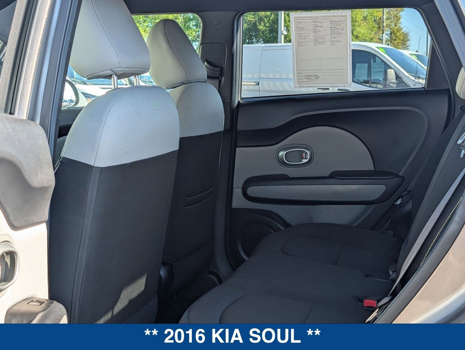 Used 2016 Kia Soul + image 14