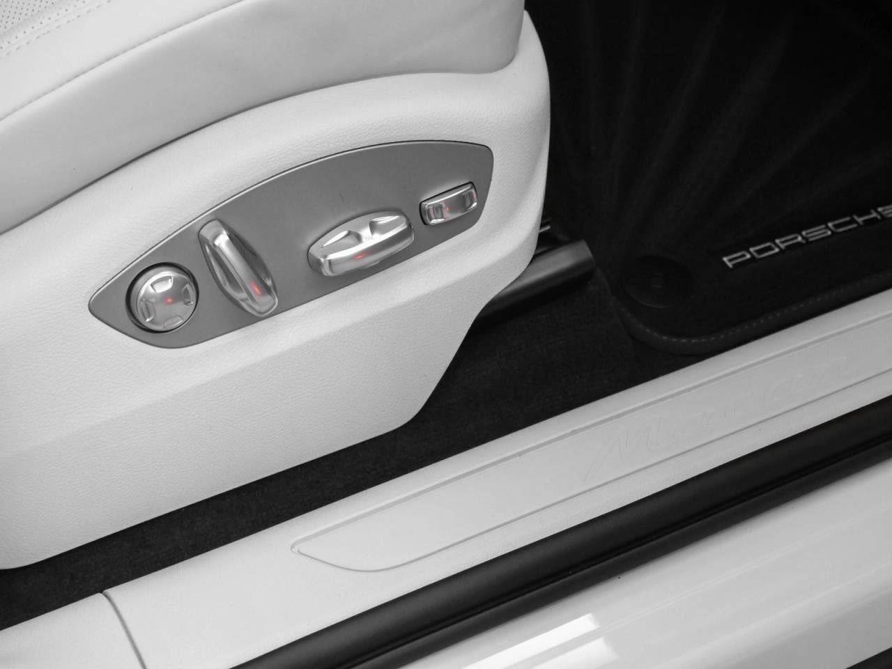 New 2025 Porsche Macan image 86