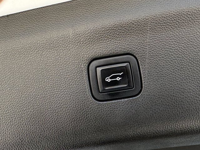 Used 2022 Buick Enclave Essence FWD image 35
