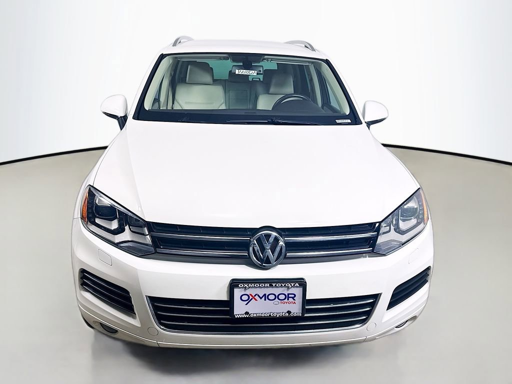 Used 2011 Volkswagen Touareg Sport image 2