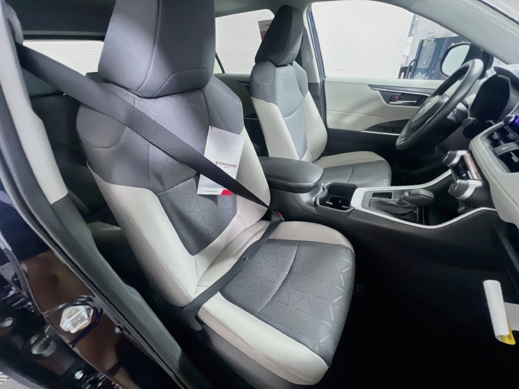 Used 2025 Toyota RAV4 XLE w/ Convenience Package FWD image 26