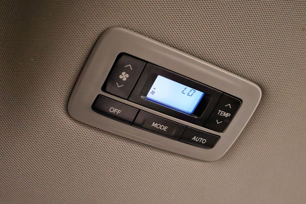Used 2018 Toyota Sienna XLE w/ XLE Navigation Package FWD image 55