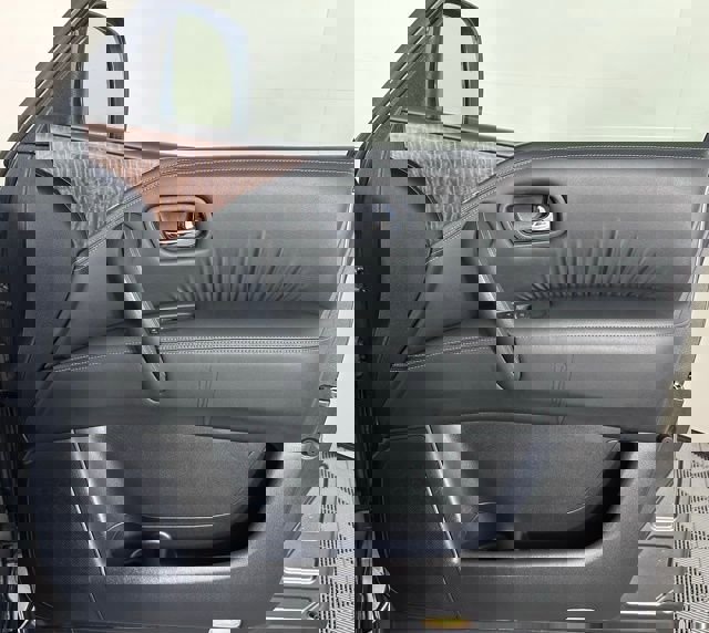 Used 2017 Nissan Armada SL w/ Moonroof Package image 31