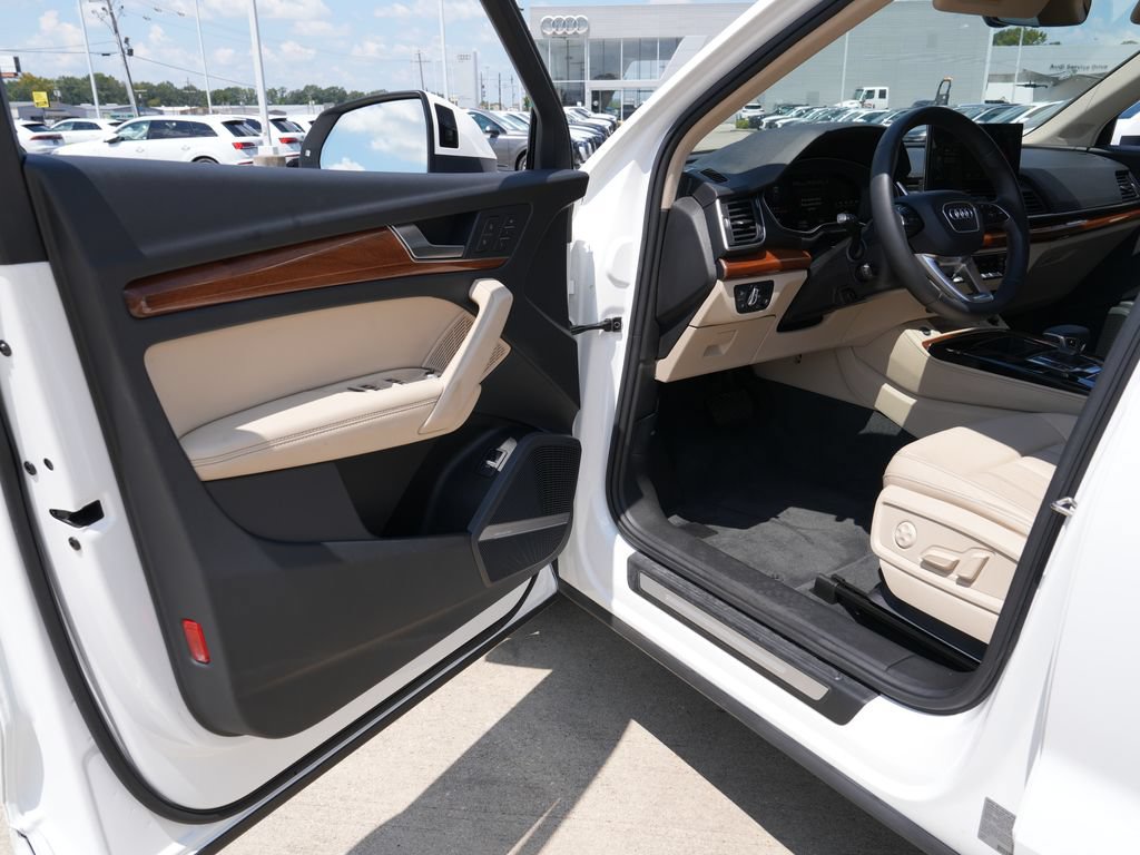 Used 2023 Audi Q5 2.0T Premium Plus w/ Premium Plus Package AWD/4WD image 23