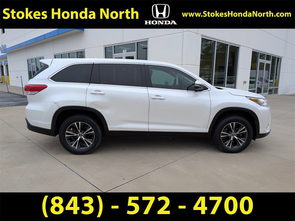 Used 2019 Toyota Highlander LE image 3