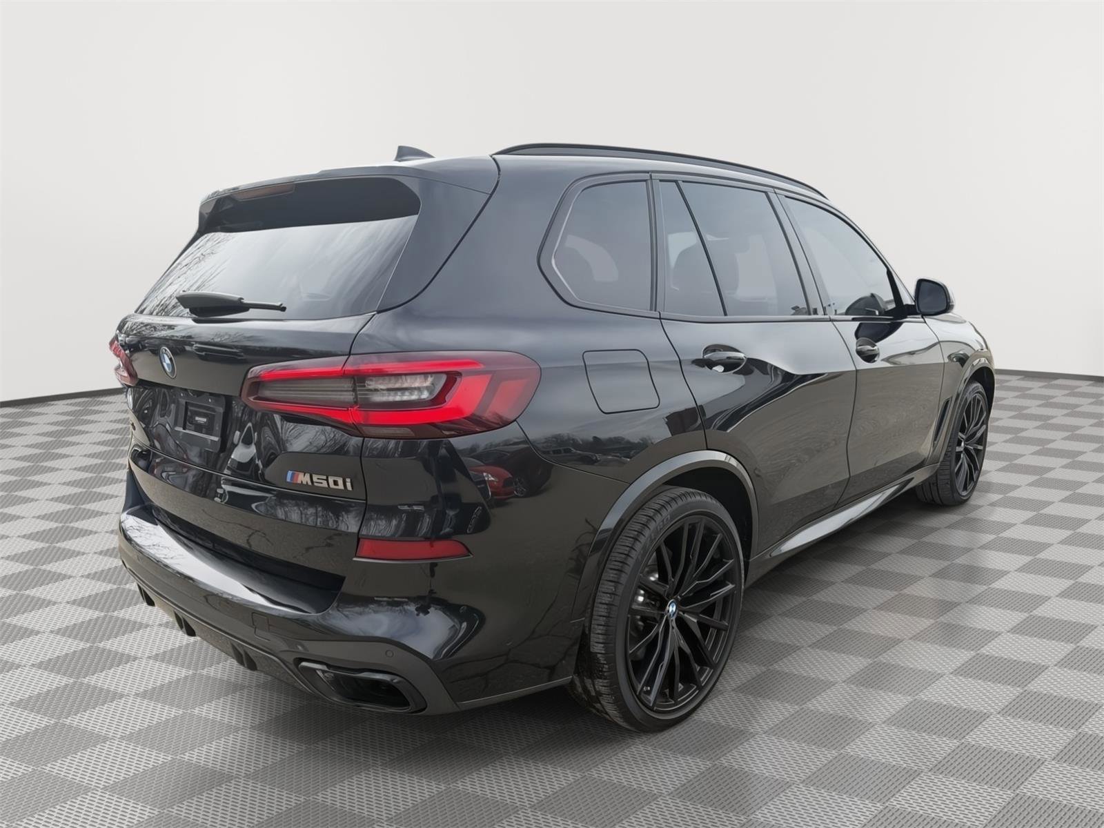 Used 2021 BMW X5 M50i w/ Executive Package image 7