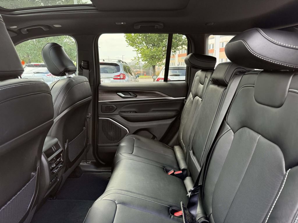 New 2027 Jeep Grand Cherokee Limited AWD/4WD image 16