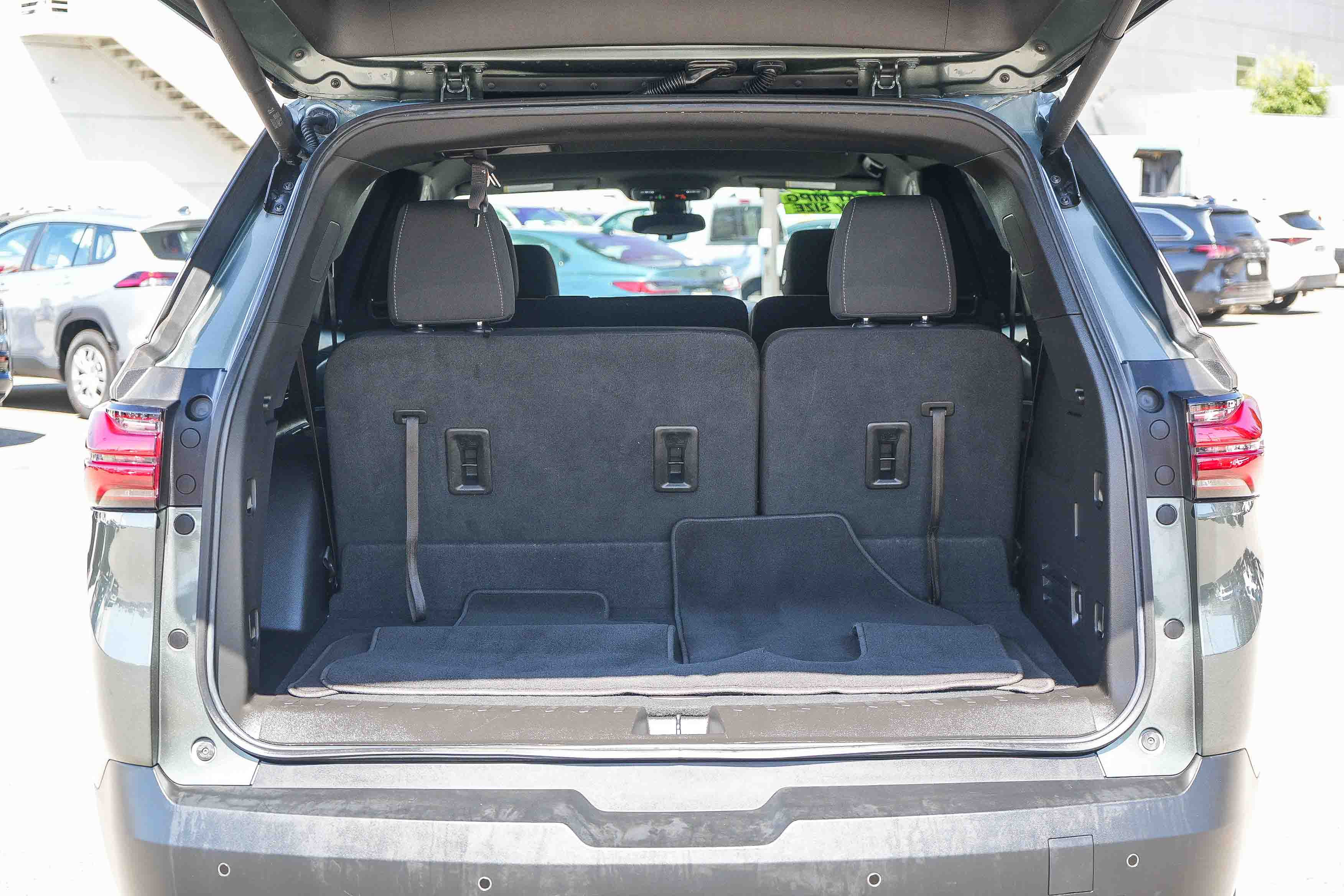Used 2022 Chevrolet Traverse LT FWD image 26