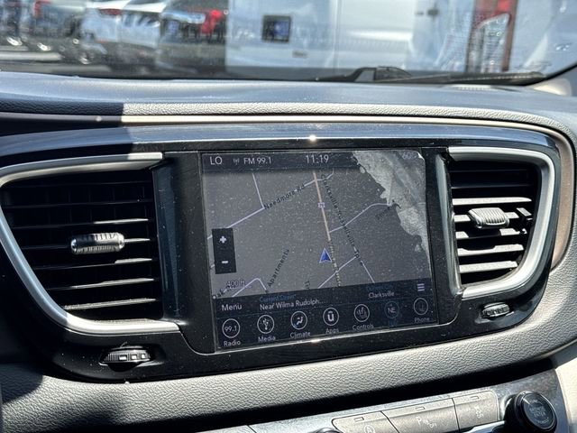 Used 2018 Chrysler Pacifica Touring-L FWD image 20