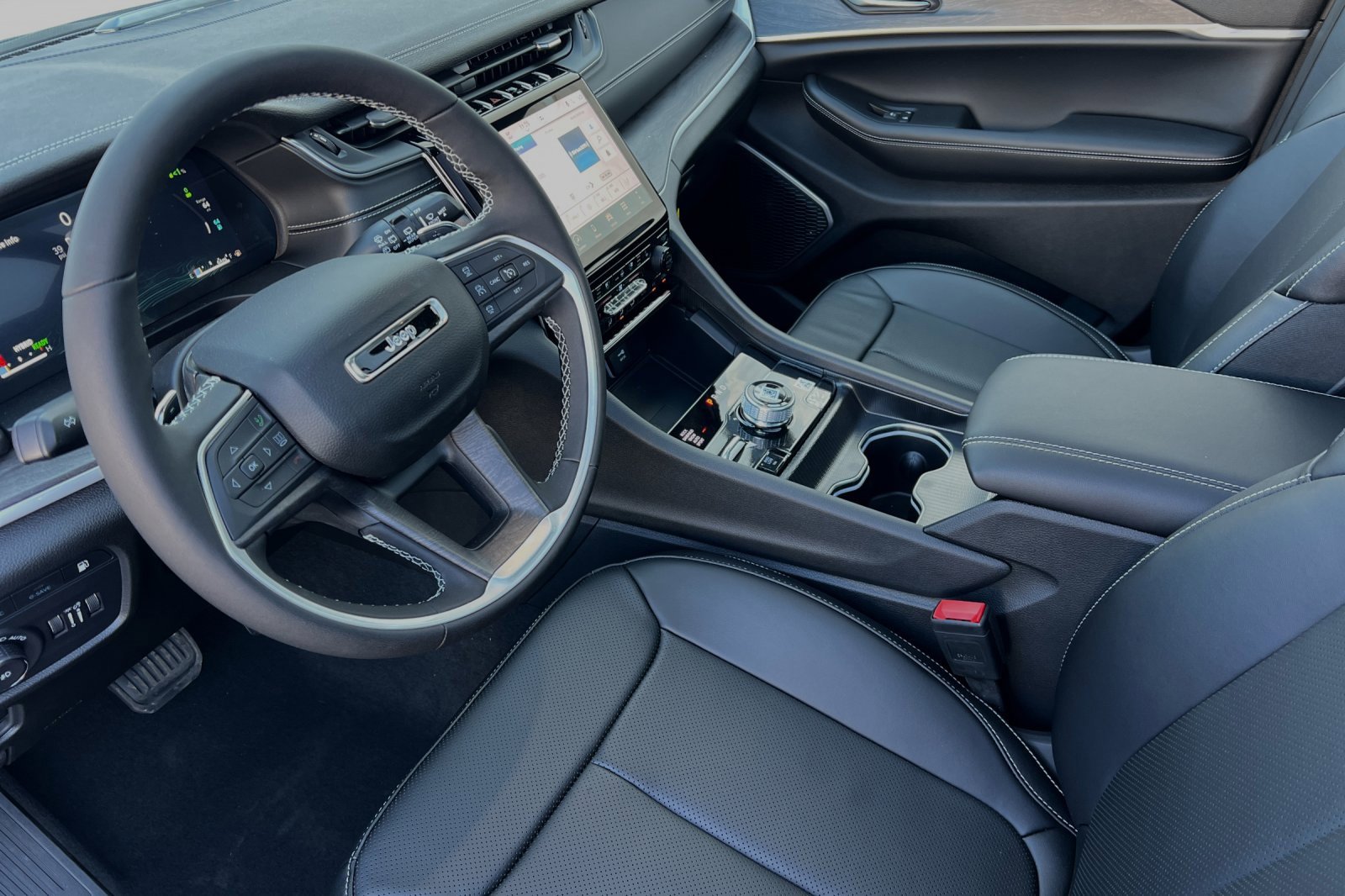 New 2024 Jeep Grand Cherokee Limited 4xe w/ Luxury Tech Group II image 8